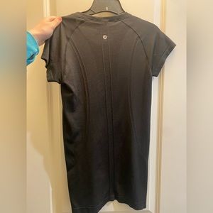 Lululemon swiftly tech short sleeve top